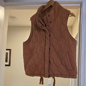 CALIA by Carrie Underwood Quilted Vest in Dusty Rose